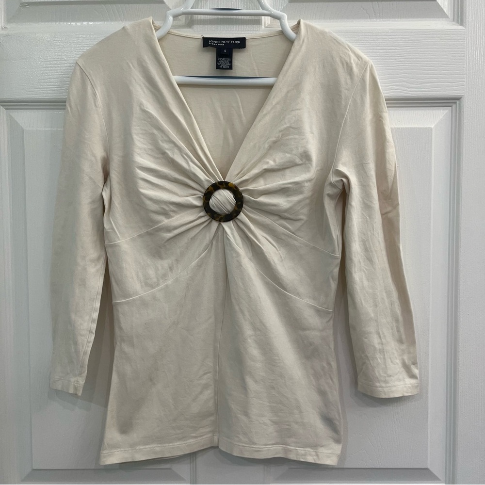 Jones New York Cream V-Neck Twist Stretch Casual Layer Women's Shirt Top Blouse